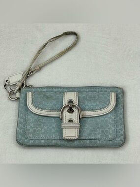 Vintage Coach SoHo Signature Light Blue White Leather Buckle Zip Wristlet Clutch